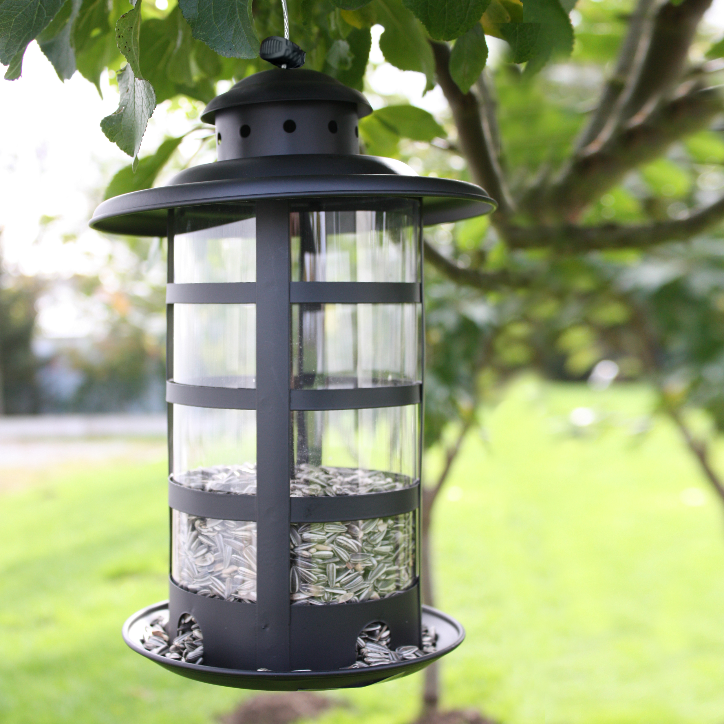 HABAU Futtersilo aus Metall 1794 - Anwendungsbeispiel